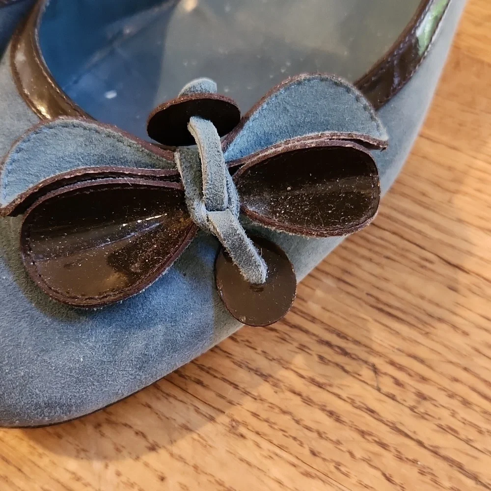 Moschino Cheap and Chic Blue Suede Kitten Heel w/ Floral Detail Size 7.5